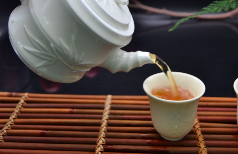 白瓷茶器上的茶漬怎么清洗？(圖2)